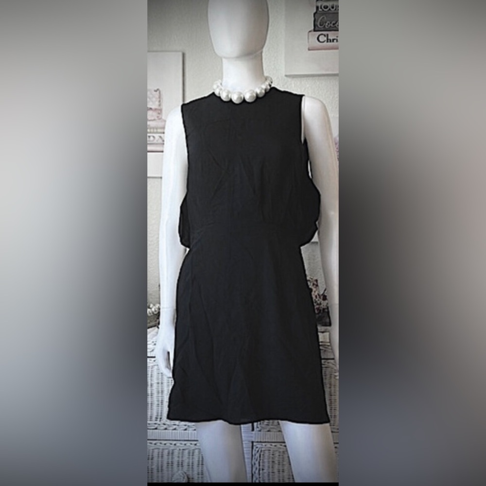 L’agence Modest And Conservative Basic Sleeveless… - image 1